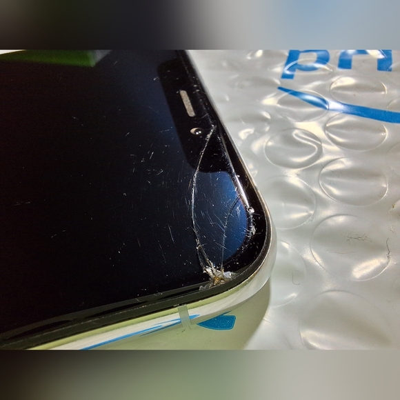 iPhone Xs - (UNLOCKED) - Picture 6 of 10